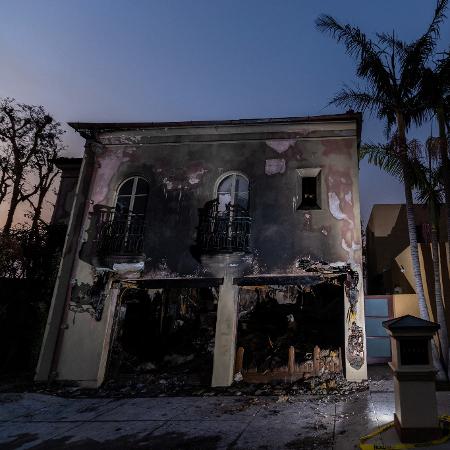 Casas queimadas durante incêndio em Los Angeles são alvo de criminosos