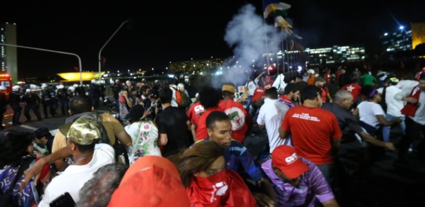 Gás de pimenta em protesto em Brasília - Daniel Teixeira/Estadão Conteúdo - Daniel Teixeira/Estadão Conteúdo