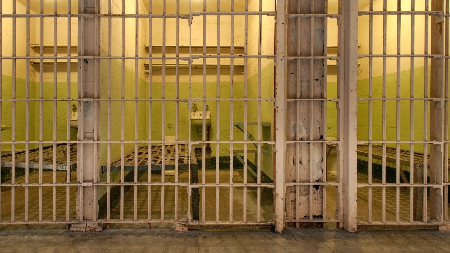 Mulher oficial de prisão admitiu "relações inadequadas" ao facilitar uso de celular para irmãos presos - Getty Images