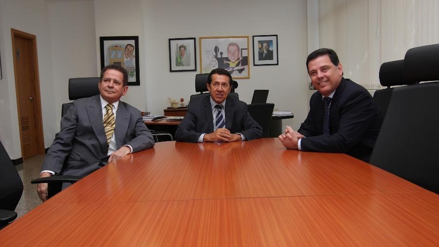 Luiz Alberto Bambu (esq.) em reunião com o então presidente da Valec José Francisco das Neves (centro) e o ex-governador de Goiás Marconi Perillo (dir,) em maio de 2011 em Brasília - Henrique Luiz - 11.mai.2011/Reprodução/Flickr/Marconi Perillo