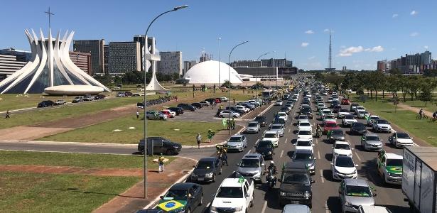 Na Esplanada dos Ministérios | Ato pró-Bolsonaro no DF tem carreata, ataques ao STF e à quarentena