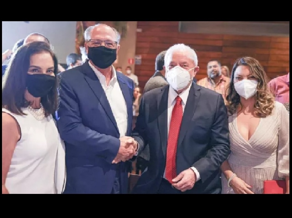 Lu, Alckmin, Lula e Rosângela na foto. E aquela tese burra da "polarização"