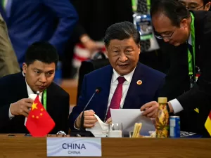 Em tensão com EUA, Xi Jinping anuncia inovações tecnológicas com Sul Global