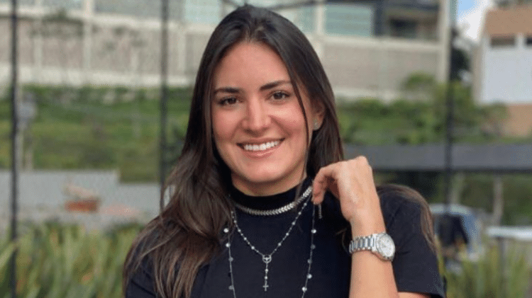 Letícia convive com a Síndrome de Bertolotti, que causa dor lombar crônica. Para manejar a dor, os médicos recomendaram a aplicação regular de bloqueios anestésicos Letícia convive com a Síndrome de Bertolotti, que causa dor lombar crônica. Para manejar a dor, os médicos recomendaram a aplicação regular de bloqueios anestésicos