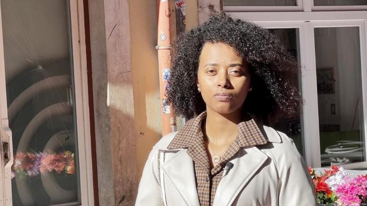 A brasileira Larissa dos Santos, que sofreu ofensas enquanto trabalhava em Portugal