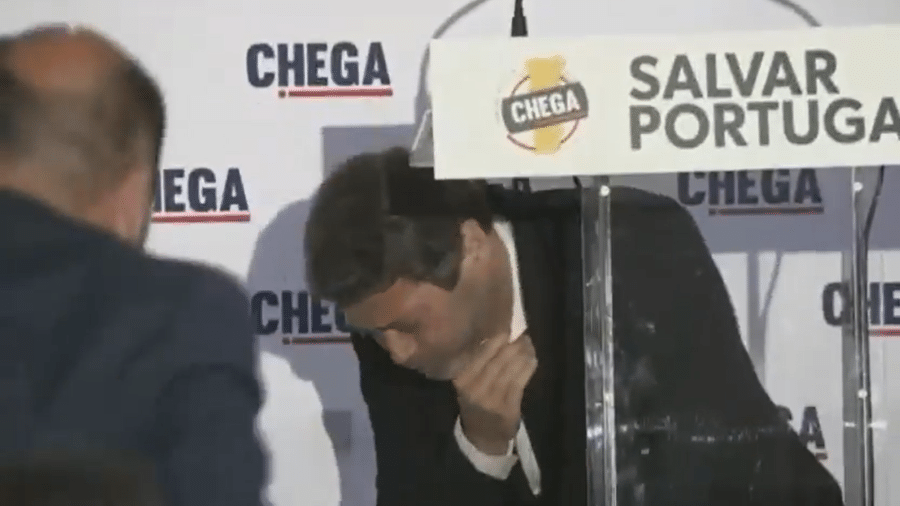 André Ventura passa mal durante discurso André Ventura passa mal durante discurso
