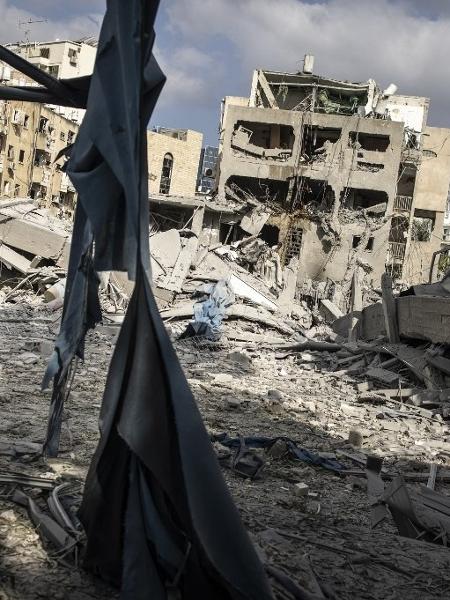 16.jun.2025 - Escombros em Tel Aviv após um novo bombardeio iraniano pela manhã 16.jun.2025 - Escombros em Tel Aviv após um novo bombardeio iraniano pela manhã