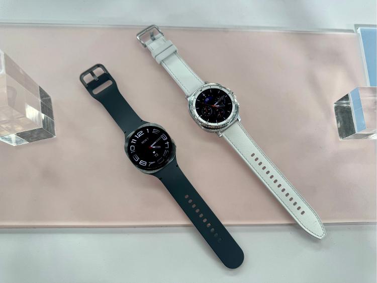 Galaxy Watch8 (preto) e Watch8 Classic (branco) Galaxy Watch8 (preto) e Watch8 Classic (branco)