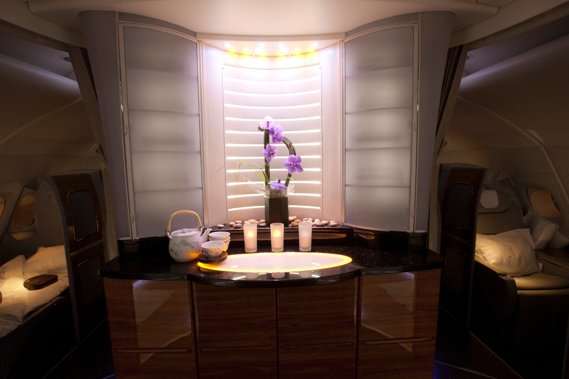 Detalhe da decoração perto do spa instalado no avião - Lucas Lima/UOL