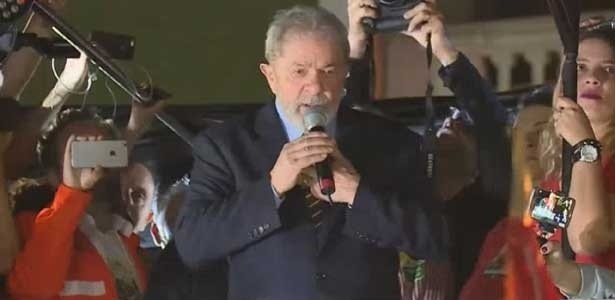 Lula em discurso realizado em Curitiba, depois de depoimento ao juiz Sergio Moro  - Reprodução 