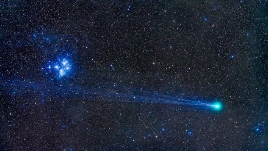 O cometa 46P/Wirtanen vai aparecer na cor verde, como o cometa Lovejoy (foto), visto em 2015 no céu da Bulgária - Getty Images