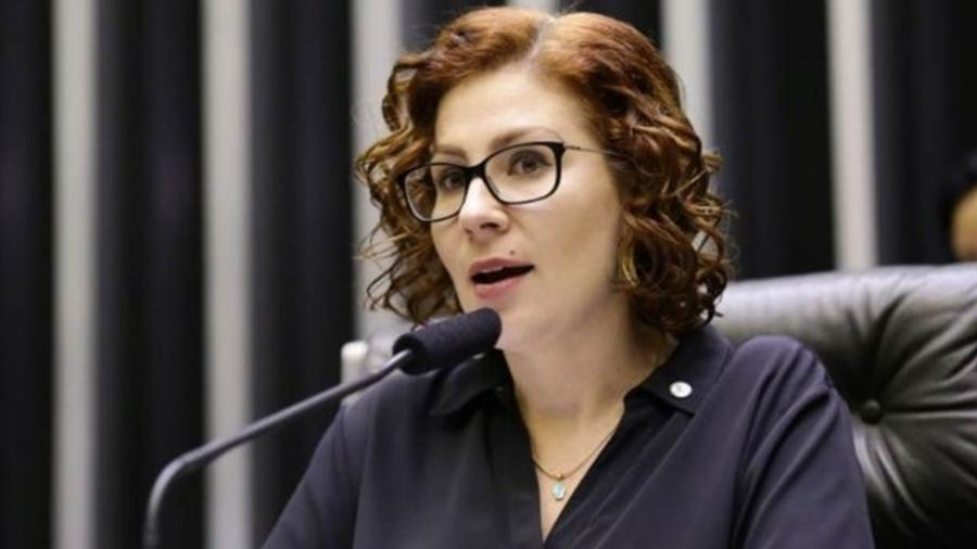 A deputada Carla Zambelli é uma dos cinco parlamentares afetados pela decisão - Agência Câmara