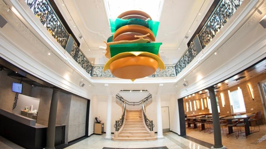 Escultura do Big Mac dentro do Méqui Mil, na Paulista - Divulgação