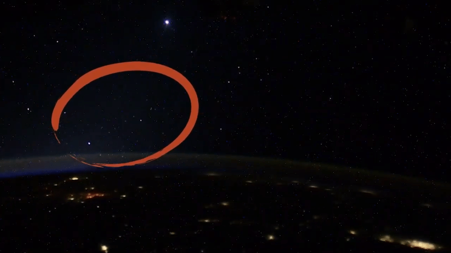 Os satélites que atravessaram vídeo feito pelo cosmonauta Ivan Vagner na ISS - Reprodução/Twitter