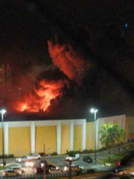 Incêndio atinge o Shopping Jardins, localizado na área nobre de Aracaju - Reprodução