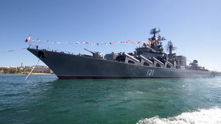 10.mai.13 - O cruzador de mísseis russo Moskva ancorado no porto ucraniano de Sevastopol, no Mar Negro, na Ucrânia - STRINGER/REUTERS