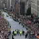 Multitudes esperan para ver la procesión fúnebre de la reina Isabel II en Edimburgo, Escocia - 12 de septiembre de 2022 - Olly Scarf/AFP