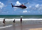 PE: Helicóptero voa perto de banhistas para afastá-los de área de tubarões - Secretaria de Defesa Social/Reprodução de vídeo