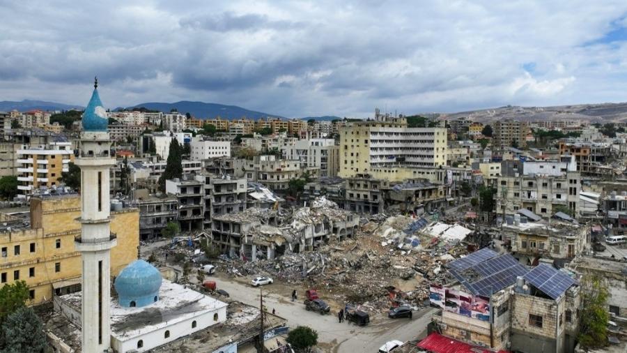 Imagem aérea mostra cidade de Nabatieh, no sul do Líbano, um dia após o cessar-fogo entre Israel e o Hezbollah, em 28 de novembro de 2024