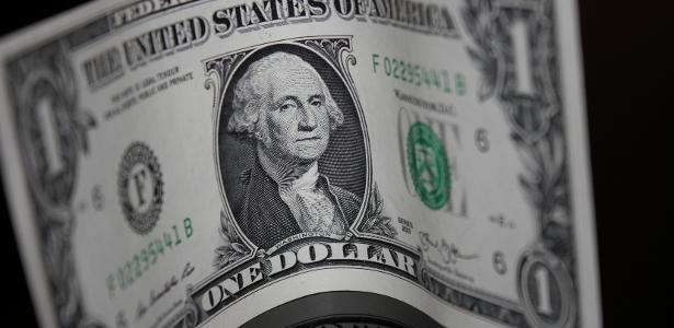 Dólar tem queda expressiva e fecha dia com menor valor desde novembro