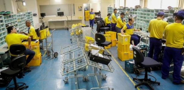 Taxa das blusinhas dá R$ 2,1 bi ao governo, mas tira R$ 1,2 bi dos Correios