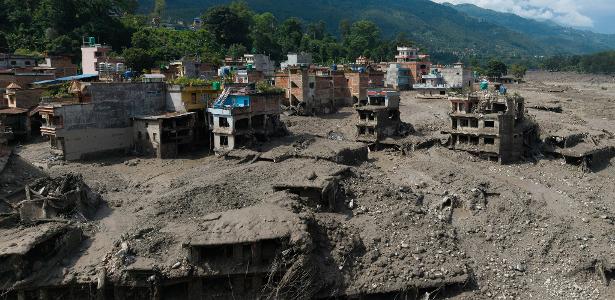 Pró-governo diz que colapso glacial expõe risco de uma segunda tragédia no Himalaia