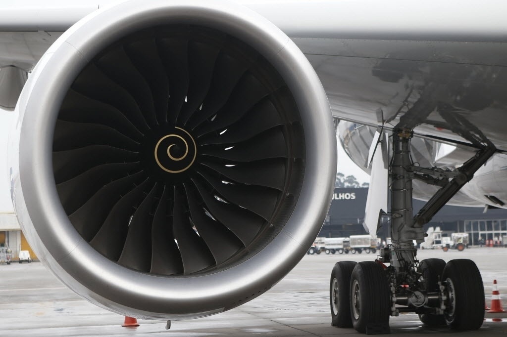 07.jun.2015 - A companhia aérea TAM anunciou, na turnê de demonstração, que seu primeiro A350 XWB vai começar a voar em janeiro do ano que vem, na rota Guarulhos (São Paulo) ? Manaus. Em março de 2016, o A350 XWB deve começar a ser usado no trajeto Guarulhos - Miami (EUA) e, a partir de abril, na rota Guarulhos - Madri (Espanha) - Junior Lago/UOL