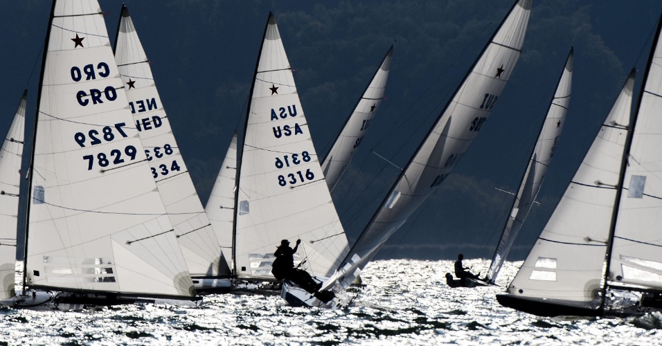 9.set.2015 - Veleiros participam de campeonato no lago Neuchatel, em Neto, Suécia