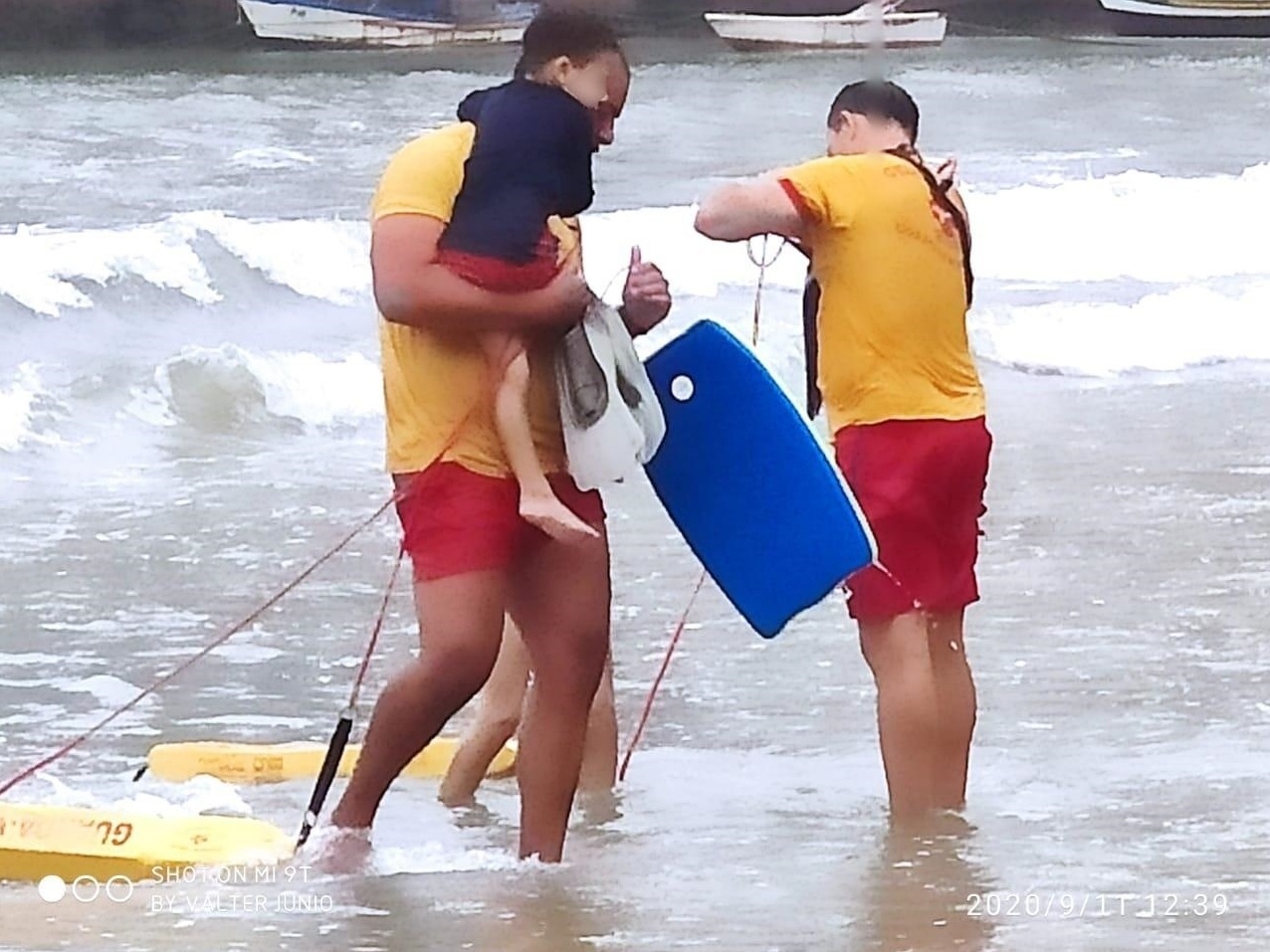 Jovem sofre parada cardíaca após afogamento em trecho sem salva-vidas da  Praia Brava