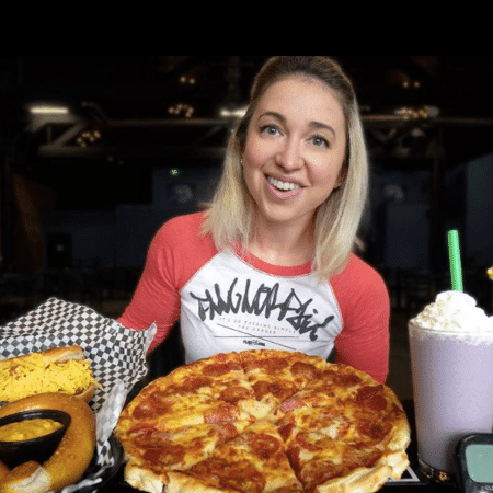 Youtuber Katina DeJarnett, 29, pega 57 kg e faz desafios de comida  - Reprodução/Instagram