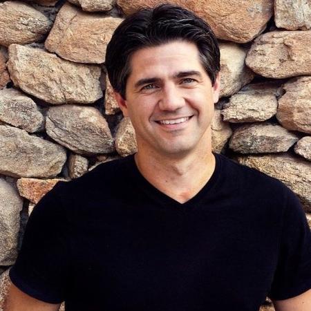 Joshua Becker promove o minimalismo como uma forma de viver com menos coisas materiais - JOSHUA BECKER - JOSHUA BECKER