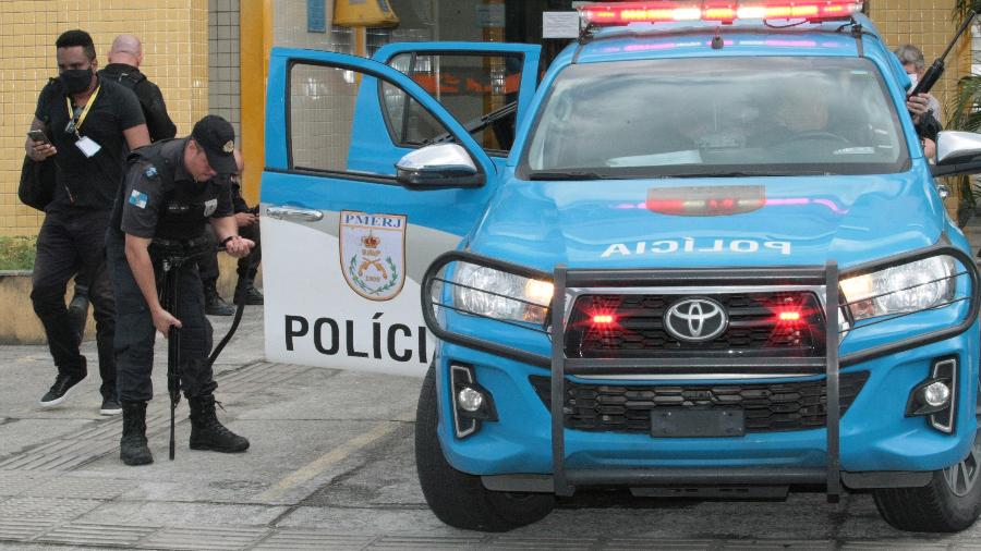 PM prende duas pessoas durante Operação Barbárie, entre elas, um policial militar apontado como líder de um grupo de milicianos que domina áreas da zona oeste do Rio de Janeiro - CELSO BARBOSA/ESTADÃO CONTEÚDO