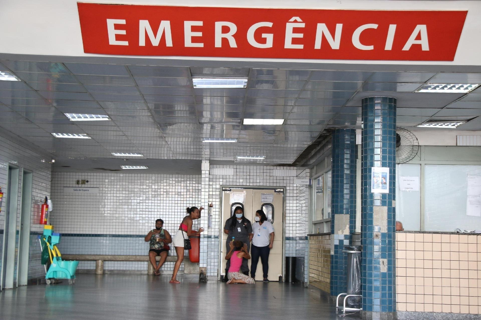 06.05.2021 - Policial durante operação contra o tráfico na comunidade do Jacarezinho, no Rio, que deixou dezenas de mortos - BETINHO CASAS NOVAS/FUTURA PRESS/ESTADÃO CONTEÚDO