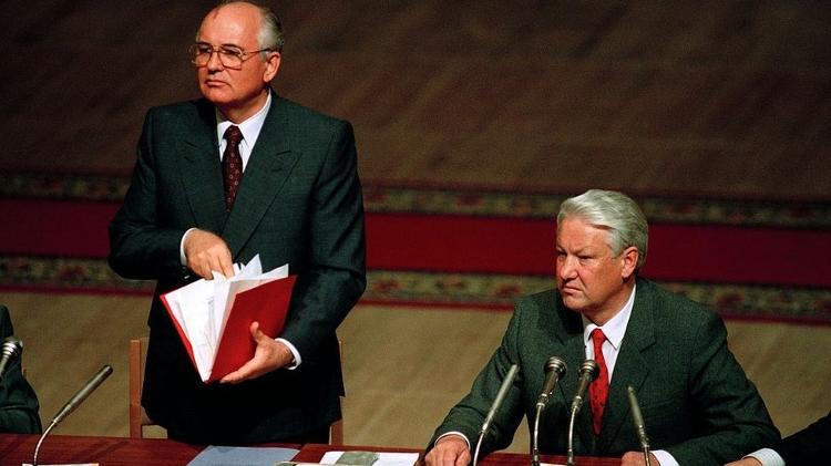 Mikhail Gorbachev and Boris Yeltsin in Parliament after the Coup - GETTY IMAGES - GETTY IMAGES