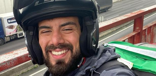 Ele foi atleta, motoboy e agora é o tiktoker mais popular do Brasil