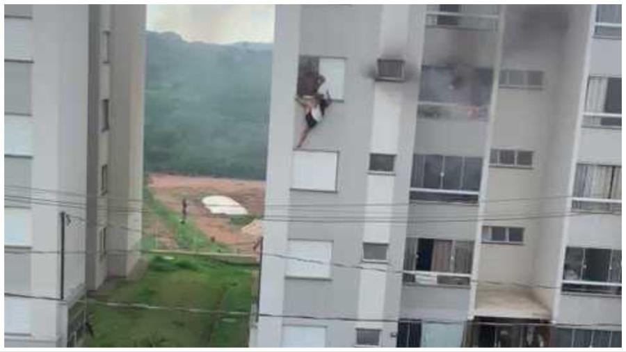 Em MG, os avós de uma menina de 11 anos que ateou fogo em sofá precisaram pular da janela