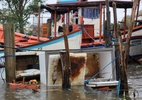 Com casas inundadas, pescadores de Pelotas decidem morar dentro de barcos - Marcelo Ferraz/UOL