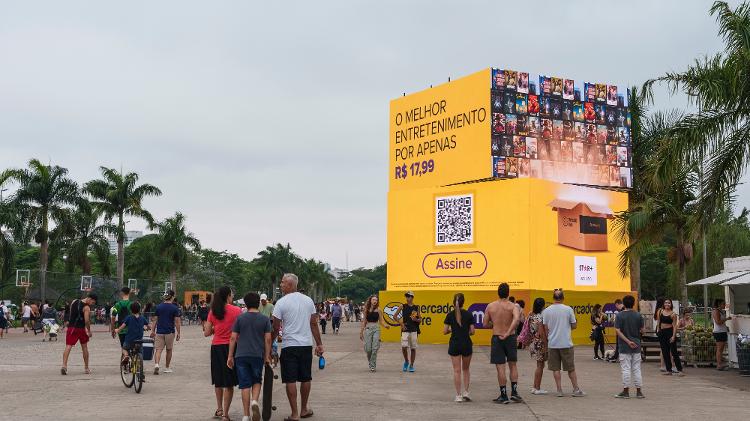 Campanha do Mercado Livre dentro do Parque Villa Lobos, em São Paulo