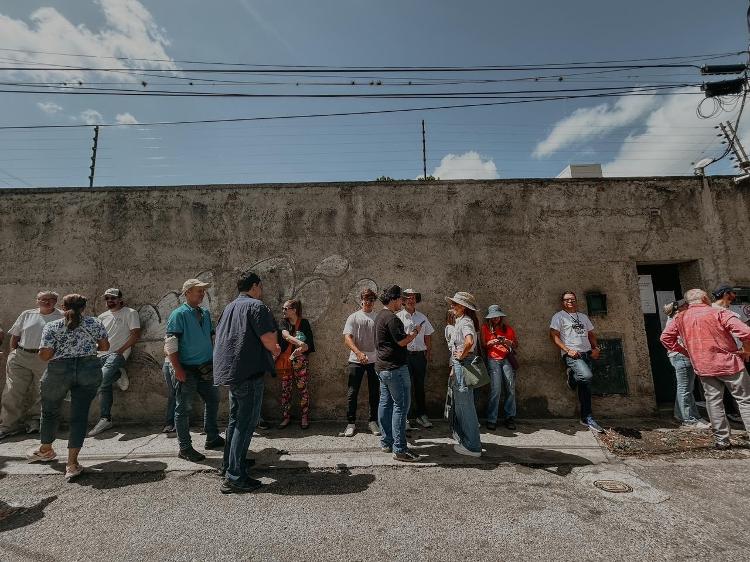 Eleitores aguardam em fila de votação nas eleições presidenciais da Venezuela