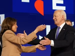 Klein: baixa popularidade de Biden atrapalha mais Kamala do que a misoginia