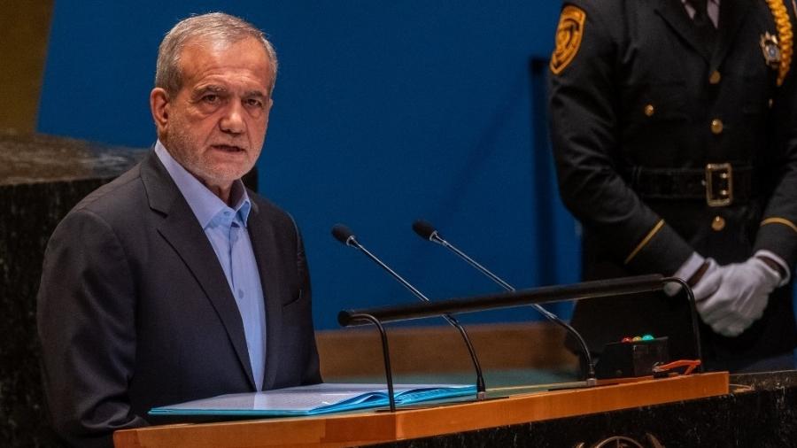 O presidente iraniano Masoud Pezeshkian se dirige aos líderes mundiais durante a Assembleia Geral das Nações Unidas (AGNU) na sede das Nações Unidas em 24 de setembro de 2024 na cidade de Nova York - SPENCER PLATT/Getty Images via AFP