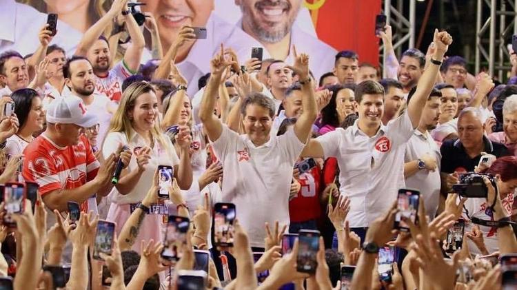 João Campos durante ato de campanha de Evandro Leitão (PT), em Fortaleza