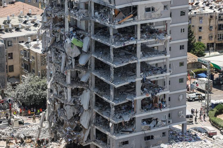 15.jun.2025 - Prédio fica totalmente destruído após ataque de míssil do Irã em Israel 15.jun.2025 - Prédio fica totalmente destruído após ataque de míssil do Irã em Israel