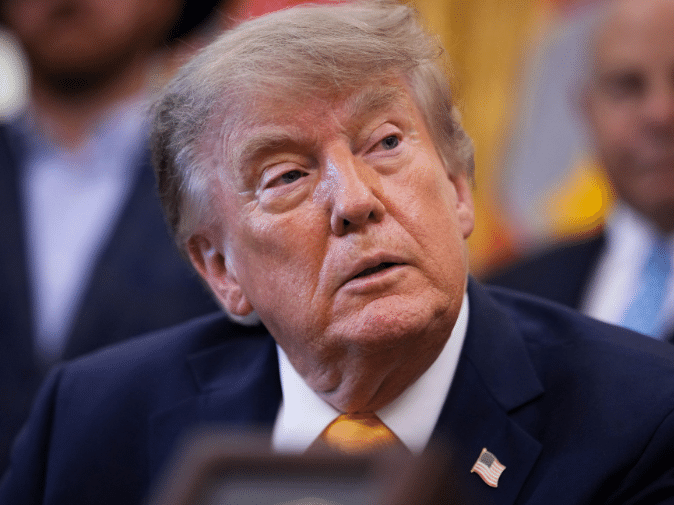 Trump e gigantes da tecnologia firmam acordo sobre segurança para IA