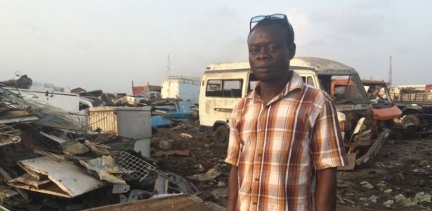 Sam Sandu vive da reciclagem de materiais eletrônicos em lixão de Gana - BBC