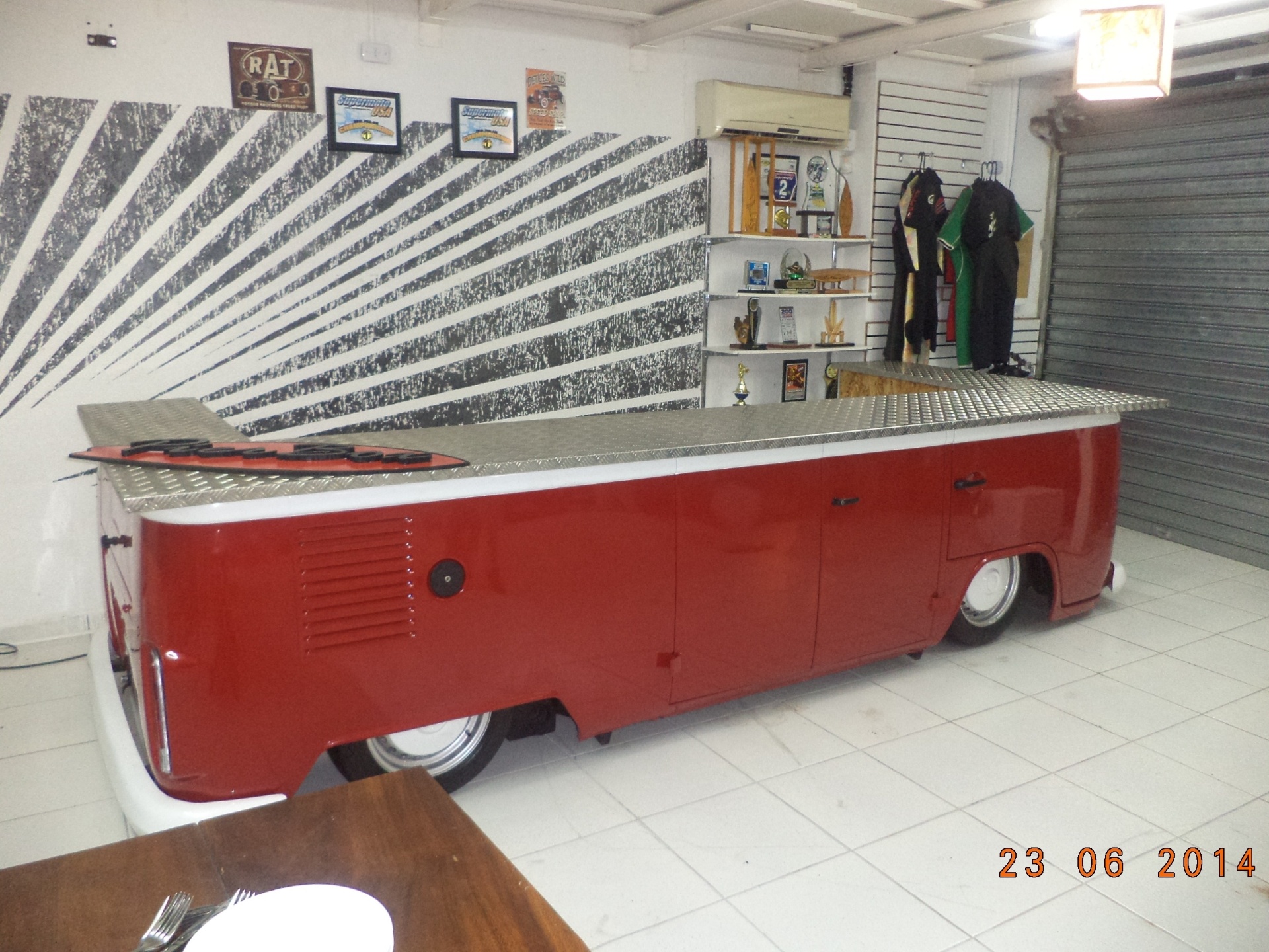 A empresa Retro Garage transforma Kombis em balcões. O empreendimento é comandado por Sandro Ricardo Pereira, de Mogi das Cruzes - Divulgação