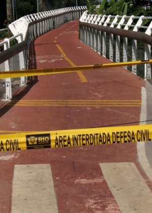 A ciclovia Tim Maia, na avenida Niemeyer, na zona Sul do Rio, foi interditada depois que um trecho dela desabou - José Lucena/Futura Press/Estadão Conteúdo