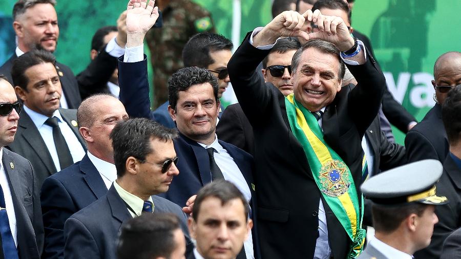 Bolsonaro anda pela Esplanada dos Ministérios para cumprimentar o público presente no desfile de 7 de Setembro, em Brasília  - Pedro Ladeira/Folhapress