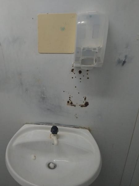 17.mar.2020 - Falta sabonete no único banheiro disponível para uso de pacientes na UPA Copacabana - Benardo Tabak/UOL