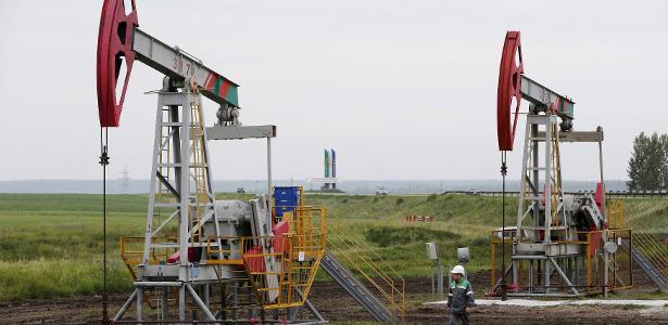 Las empresas y las refinerías evitan el petróleo ruso y nadie lo compra